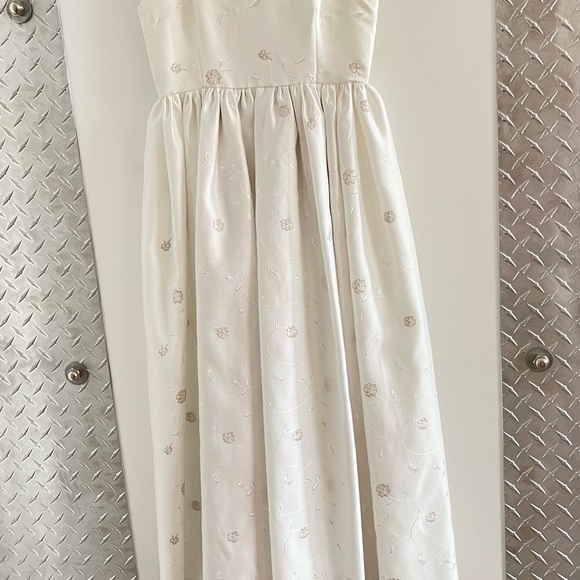 Girls Dress 22.5”chest   17”length brand new no Tag. Never worn - Picture 2 of 2